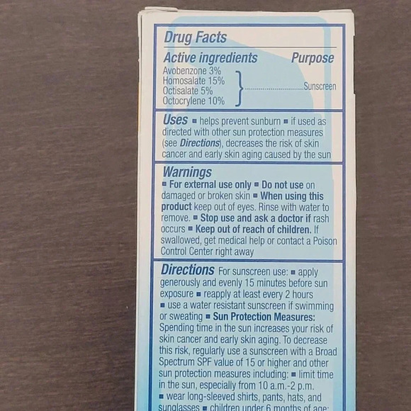 Neutrogena Hydro Boost Hyaluronic Acid Moisturizer With Sunscreen SPF 50  14CT - Picture 4 of 5